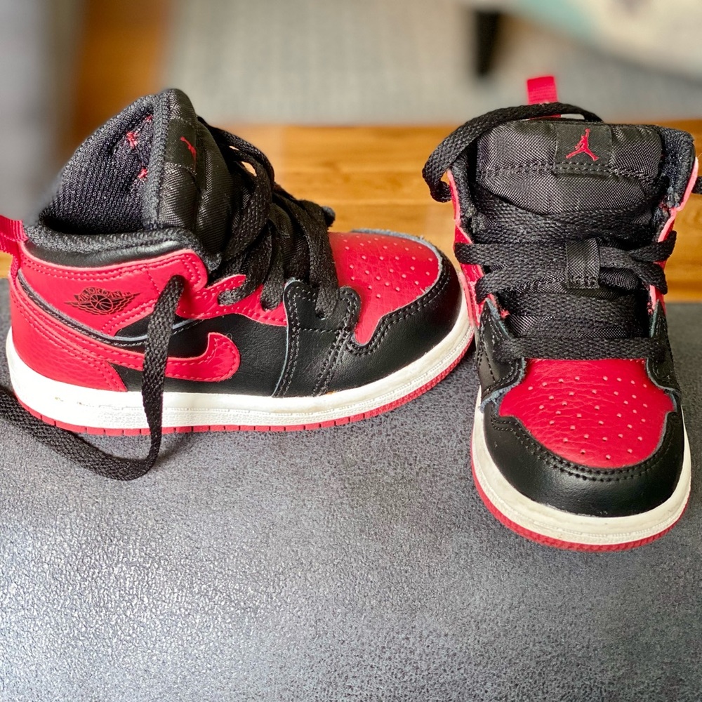 JORDAN 1 MID